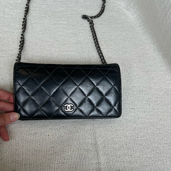 Authentic Chanel Matelassé Black Lambskin Wallet with Added Chain - Picture 4 of 15